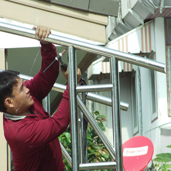 โครงหลังคาเหล็ก หรือ สแตนเลส สแตนเลส มุงแผ่นเมทัลชีท  โพลีคาร์บอเนต d-lite  ไวนิล (vinyl)  กระเบื้องลอนคู่  งานโครงหลังคา หน้าบ้าน  งานโครงหลังคา หลังบ้าน  โครงหลังคาจอดรถ  โครงหลังคาโรงงาน แผ่นเมทัลชีท หลายสีตามต้องการ หรื 